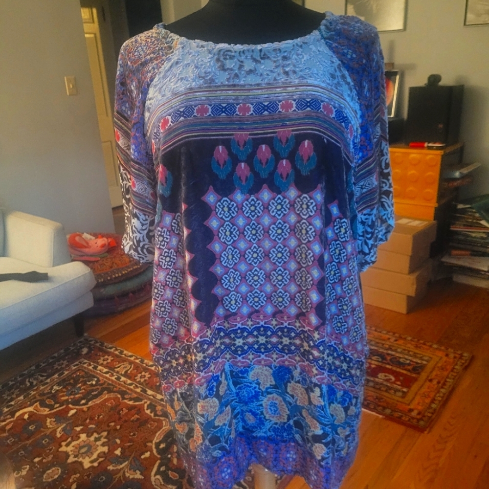 Johnny was velvet tunic, size medium